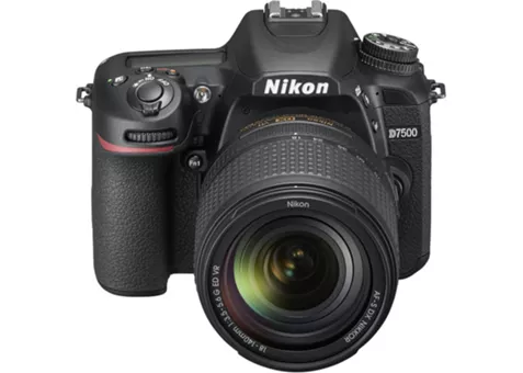 Фото: Nikon D7500 Kit AF-S DX 18-140 VR