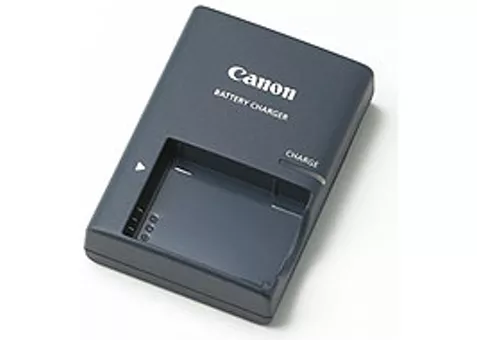 Фото: Canon CB-2LXE