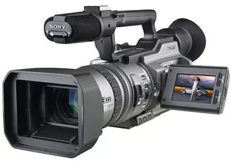 Фото: Sony DCR-VX2100E